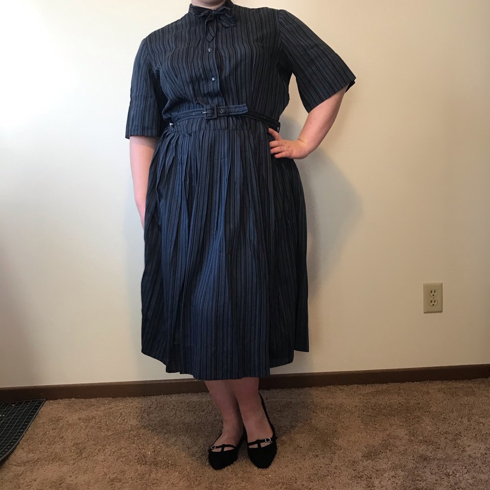 True vintage 50s pussybow dress